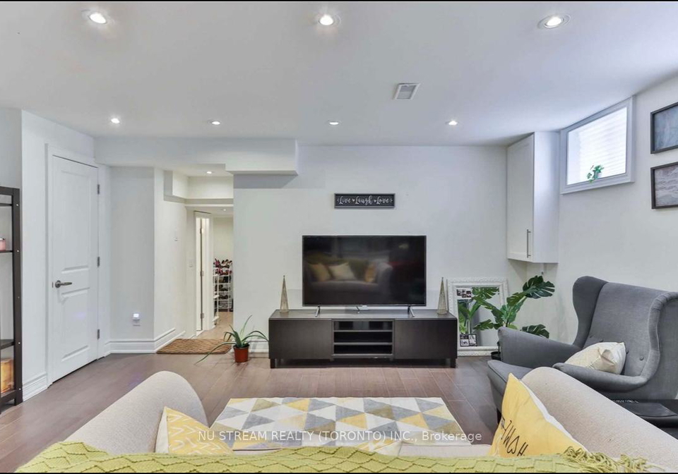 36-flavian-crescent-north-york-ontario-c12645336