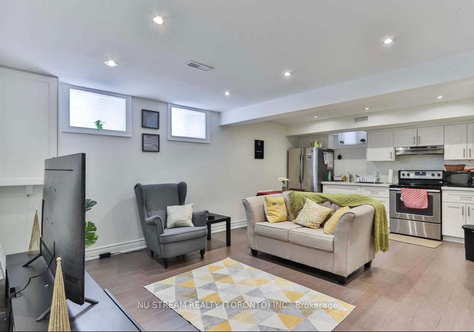 36-flavian-crescent-north-york-ontario-c12645336