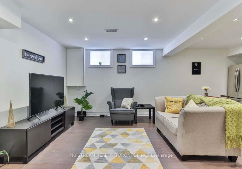 36-flavian-crescent-north-york-ontario-c12645336