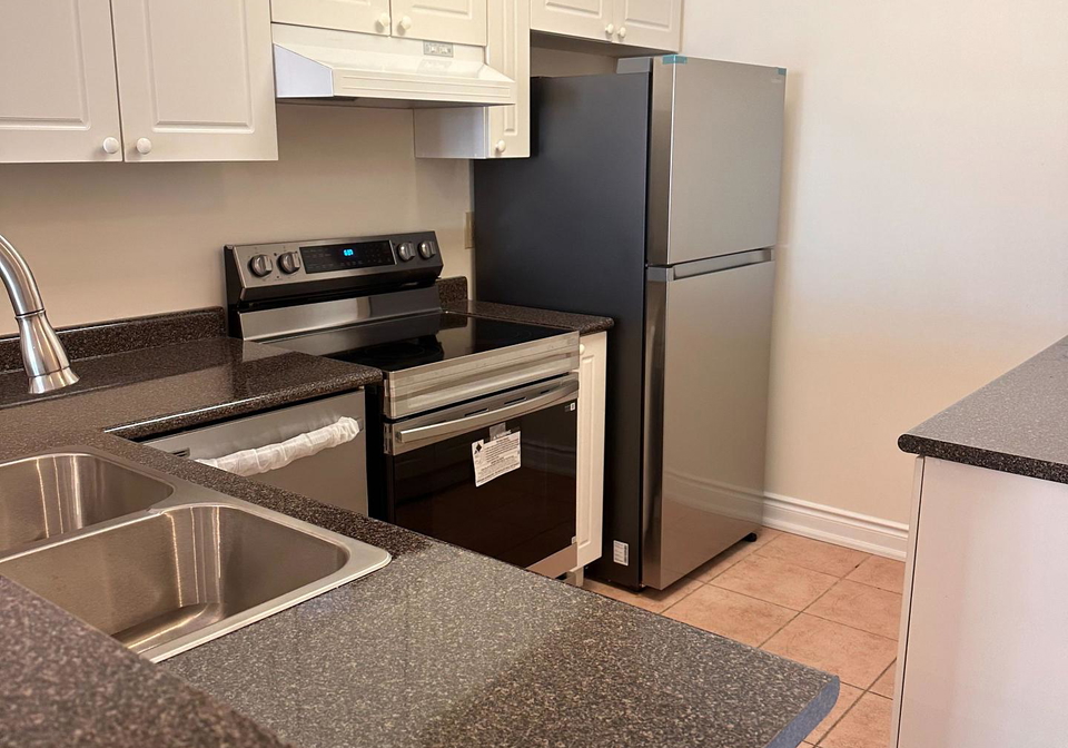 10-gateway-boulevard-east-york-ontario-c12645542