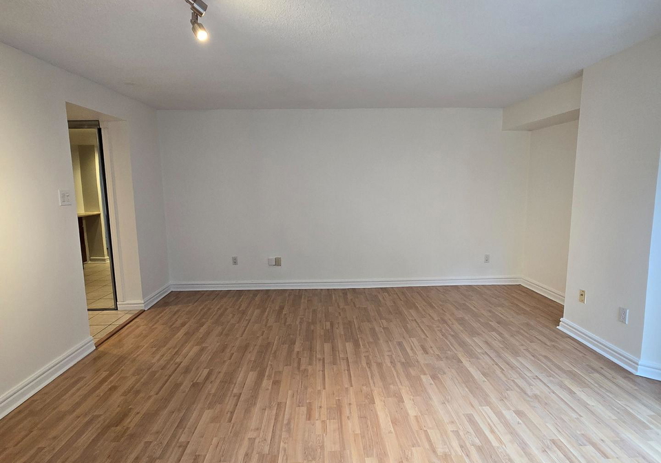 33-university-avenue-toronto-ontario-c12645608