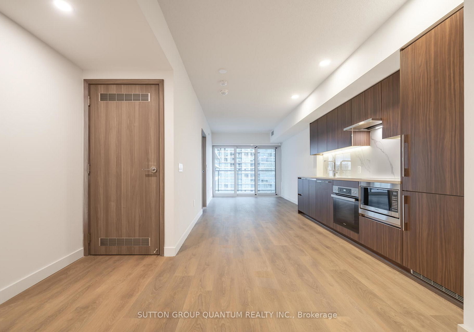 3-concord-cityplace-way-toronto-ontario-c12645798