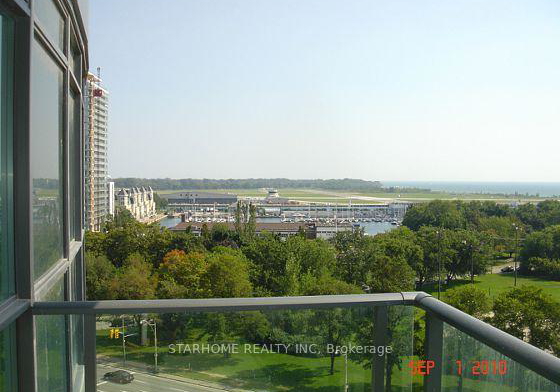 215-fort-york-boulevard-toronto-ontario-c12646748