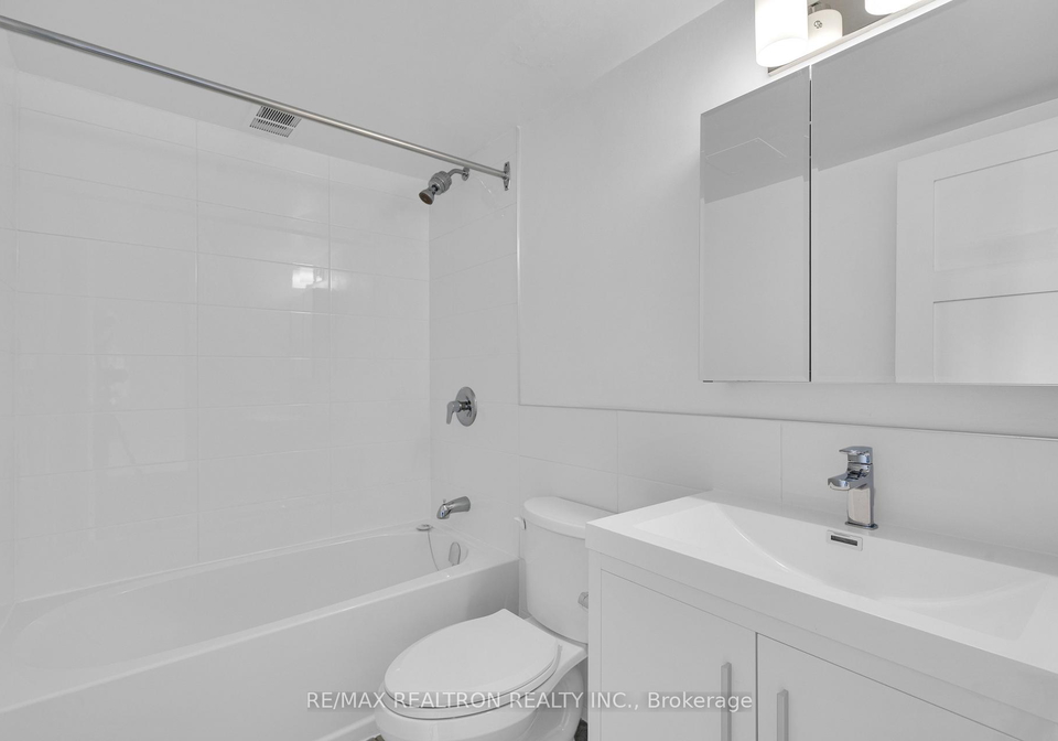 33-isabella-street-toronto-ontario-c12646878