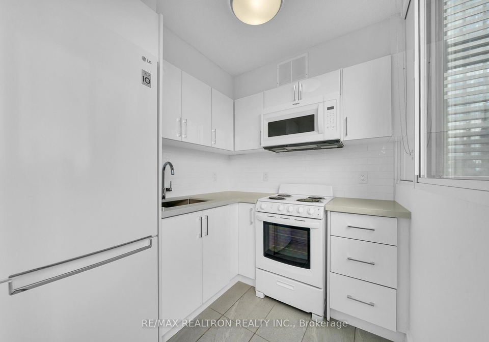 33-isabella-street-toronto-ontario-c12646878