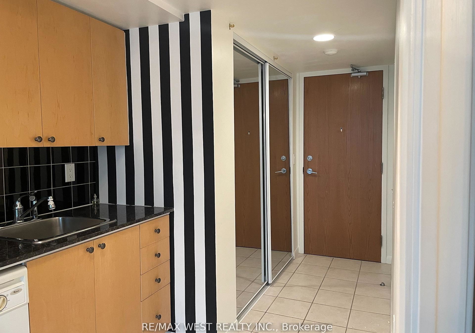 219-fort-york-boulevard-toronto-ontario-c12646914