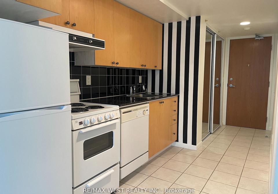 219-fort-york-boulevard-toronto-ontario-c12646914
