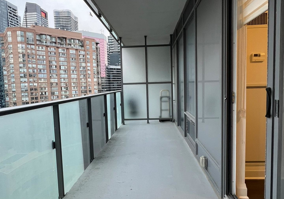 1080-bay-street-toronto-ontario-c12647340