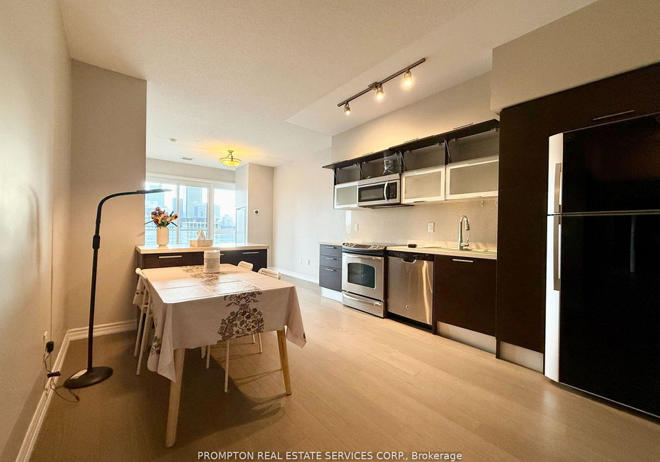 386-yonge-street-toronto-ontario-c12648606