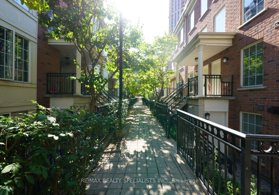 3-everson-drive-north-york-ontario-c12649014