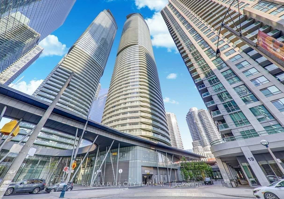 12-york-street-toronto-ontario-c12649200