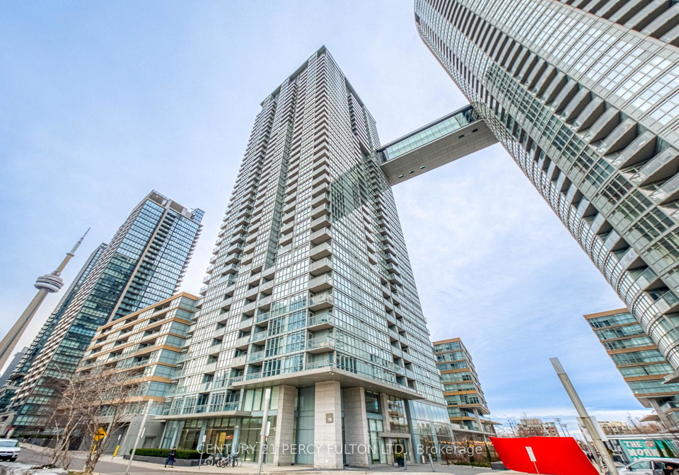 15-iceboat-terrace-toronto-ontario-c12649350