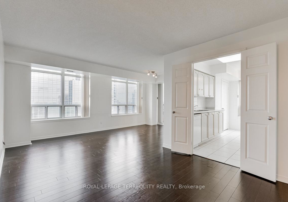 8-hillcrest-avenue-north-york-ontario-c12649484