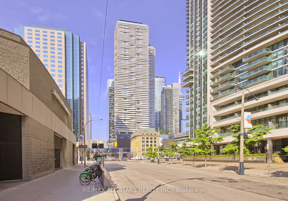 100-harbour-street-toronto-ontario-c12649586