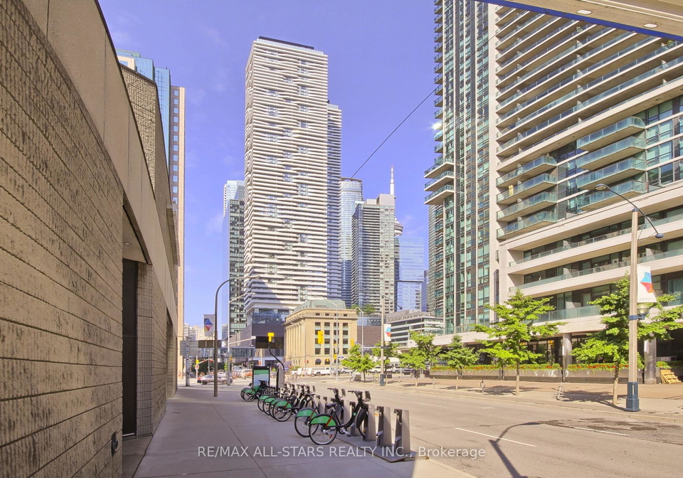 100-harbour-street-toronto-ontario-c12649586