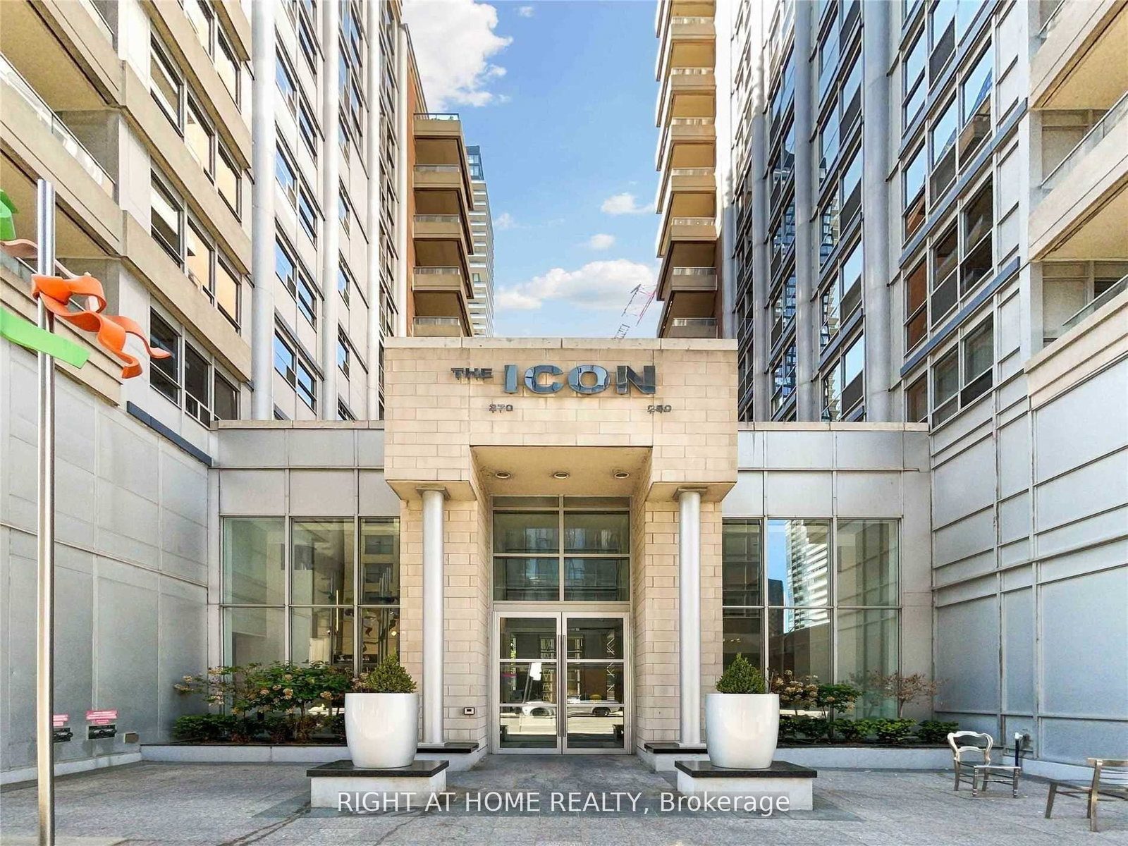 250-wellington-street-w-toronto-ontario-c12650320