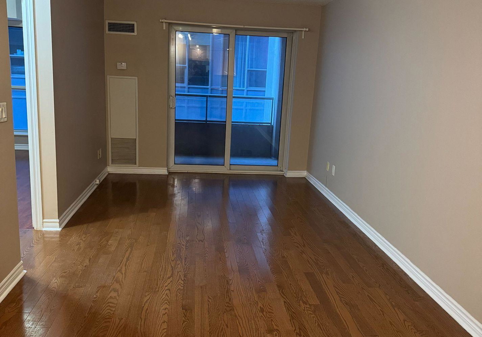 250-wellington-street-w-toronto-ontario-c12650320