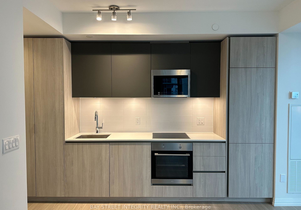 8-widmer-street-toronto-ontario-c12650338