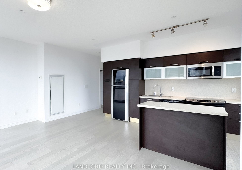 386-yonge-street-toronto-ontario-c12650352
