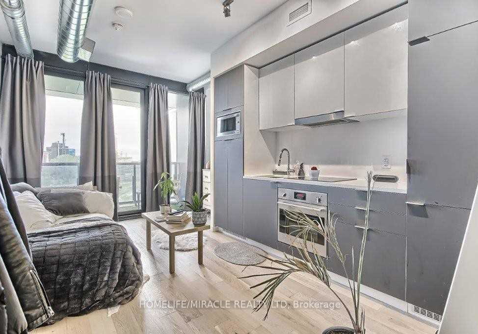 170-bayview-avenue-toronto-ontario-c12650432