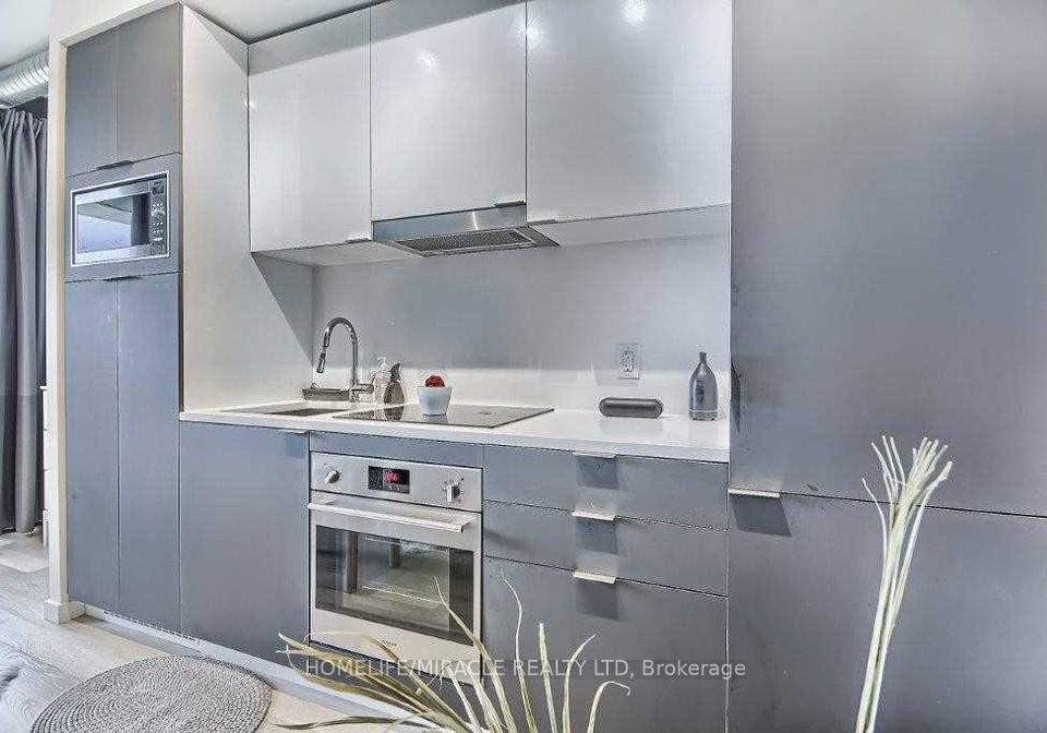 170-bayview-avenue-toronto-ontario-c12650432