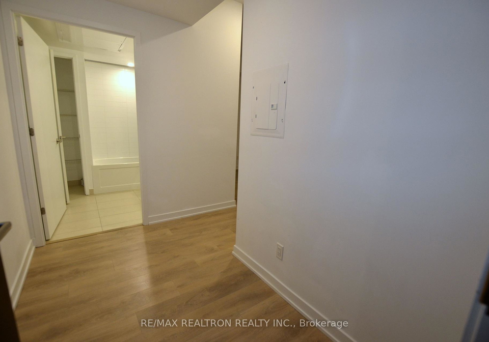 501-yonge-street-toronto-ontario-c12650606