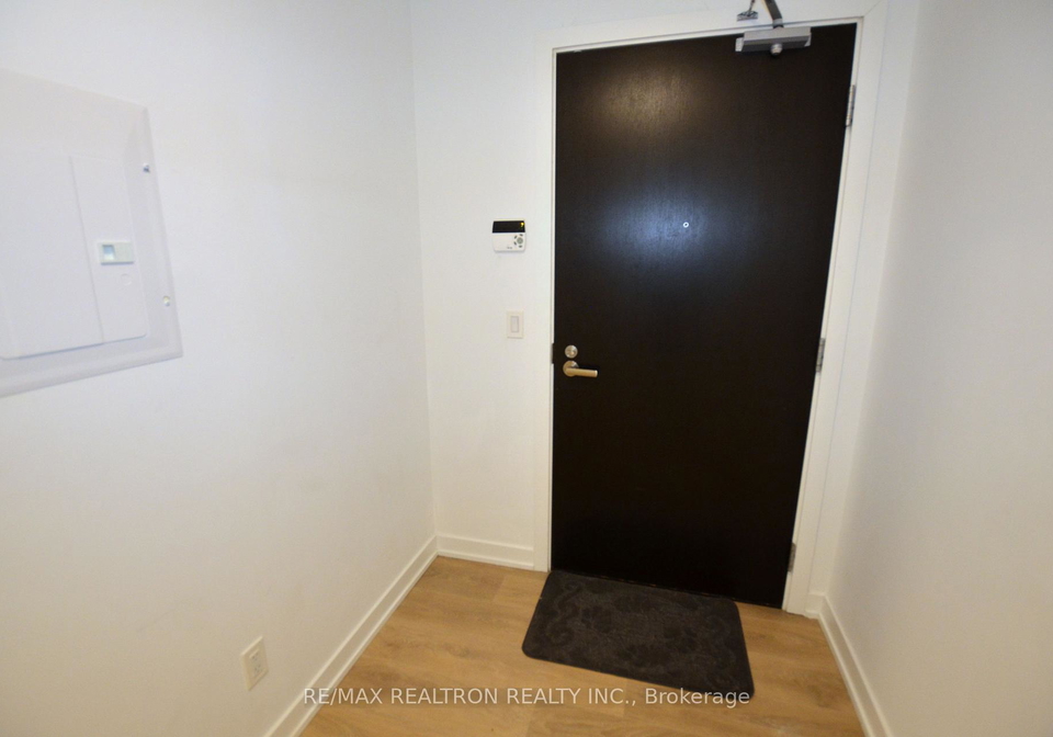 501-yonge-street-toronto-ontario-c12650606