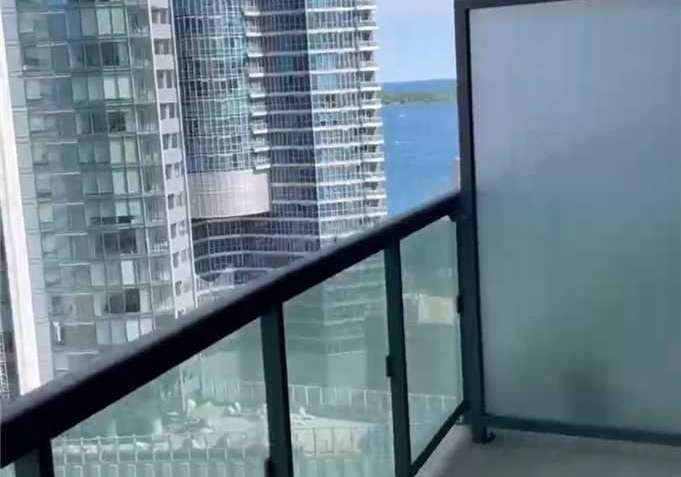 19-grand-trunk-crescent-toronto-ontario-c12651316