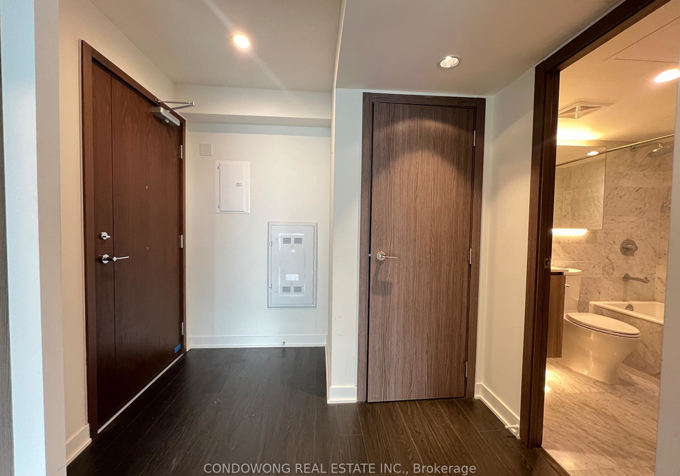 19-bathurst-street-toronto-ontario-c12652038