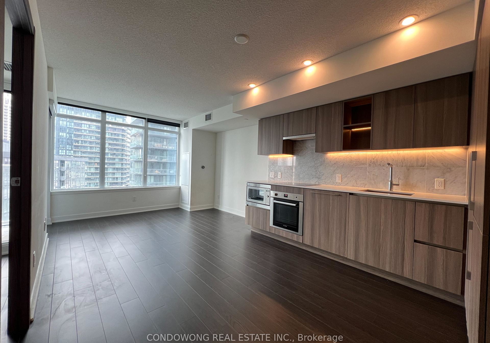 19-bathurst-street-toronto-ontario-c12652038