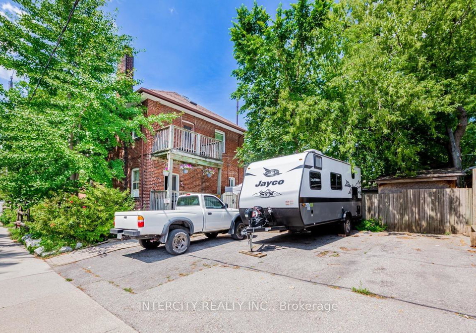 111-alberta-avenue-toronto-ontario-c12652720