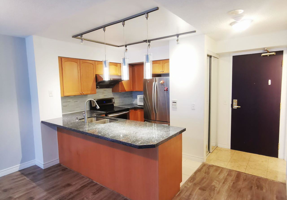 30-grand-trunk-crescent-toronto-ontario-c12653132