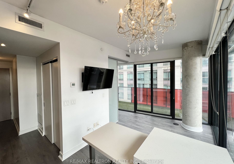 215-queen-street-w-toronto-ontario-c12653526