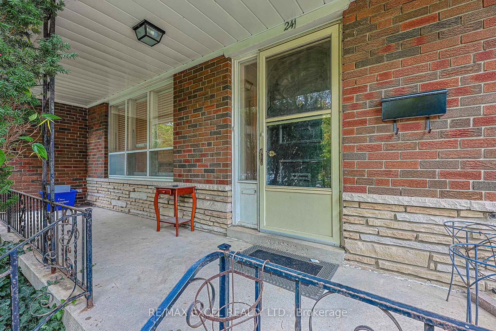 241-burnett-avenue-w-toronto-ontario-c12653546