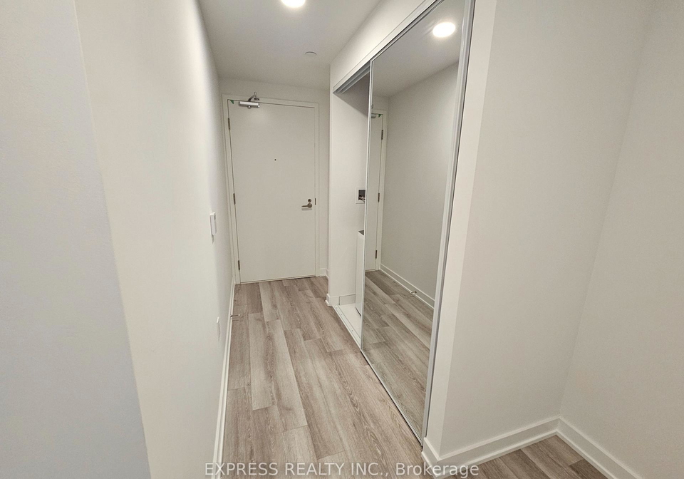 238-simcoe-street-toronto-ontario-c12653862