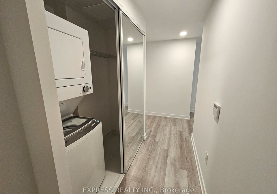 238-simcoe-street-toronto-ontario-c12653862