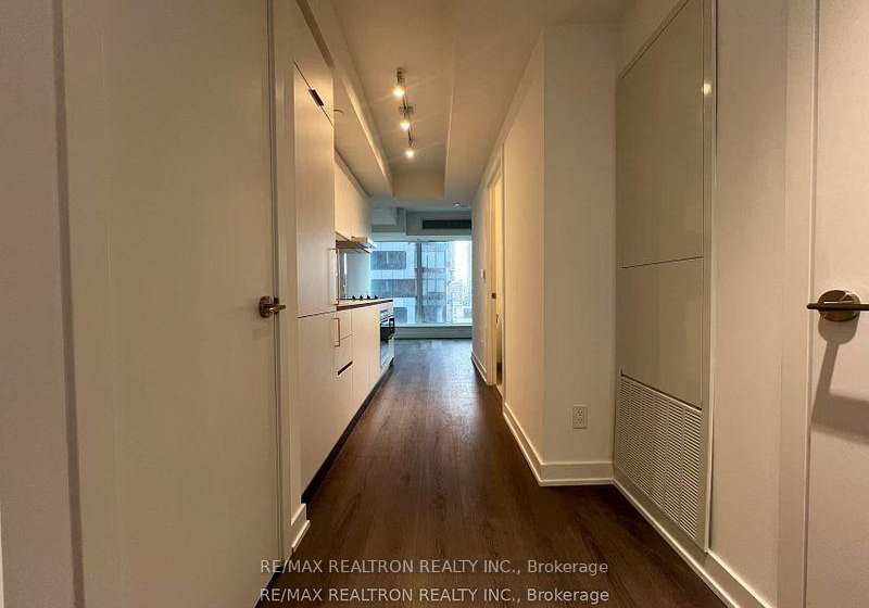 8-wellesley-street-w-toronto-ontario-c12654090
