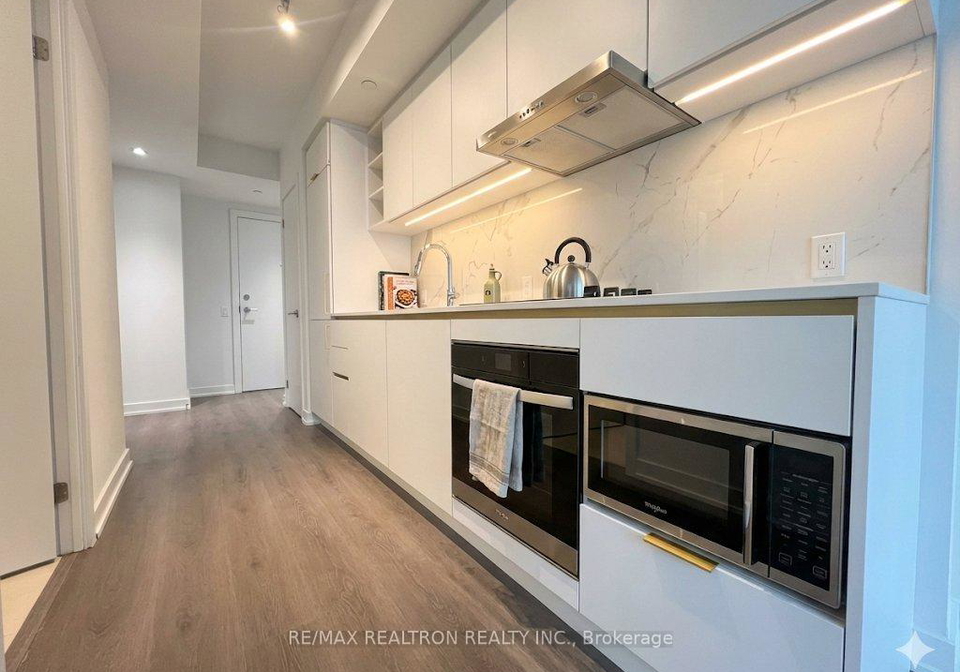 8-wellesley-street-w-toronto-ontario-c12654090