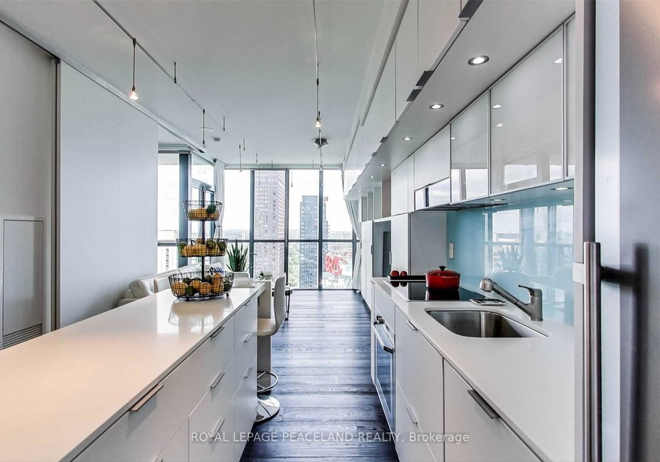 110-charles-street-e-toronto-ontario-c12655216