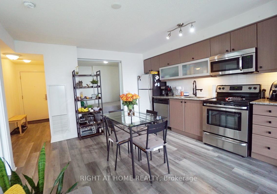 2015-sheppard-avenue-e-north-york-ontario-c12655226