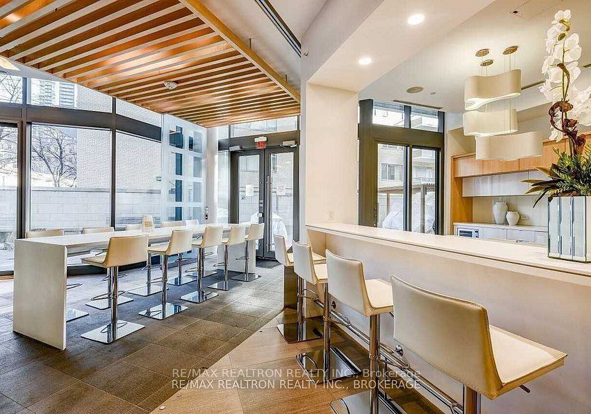 45-charles-street-e-toronto-ontario-c12655368