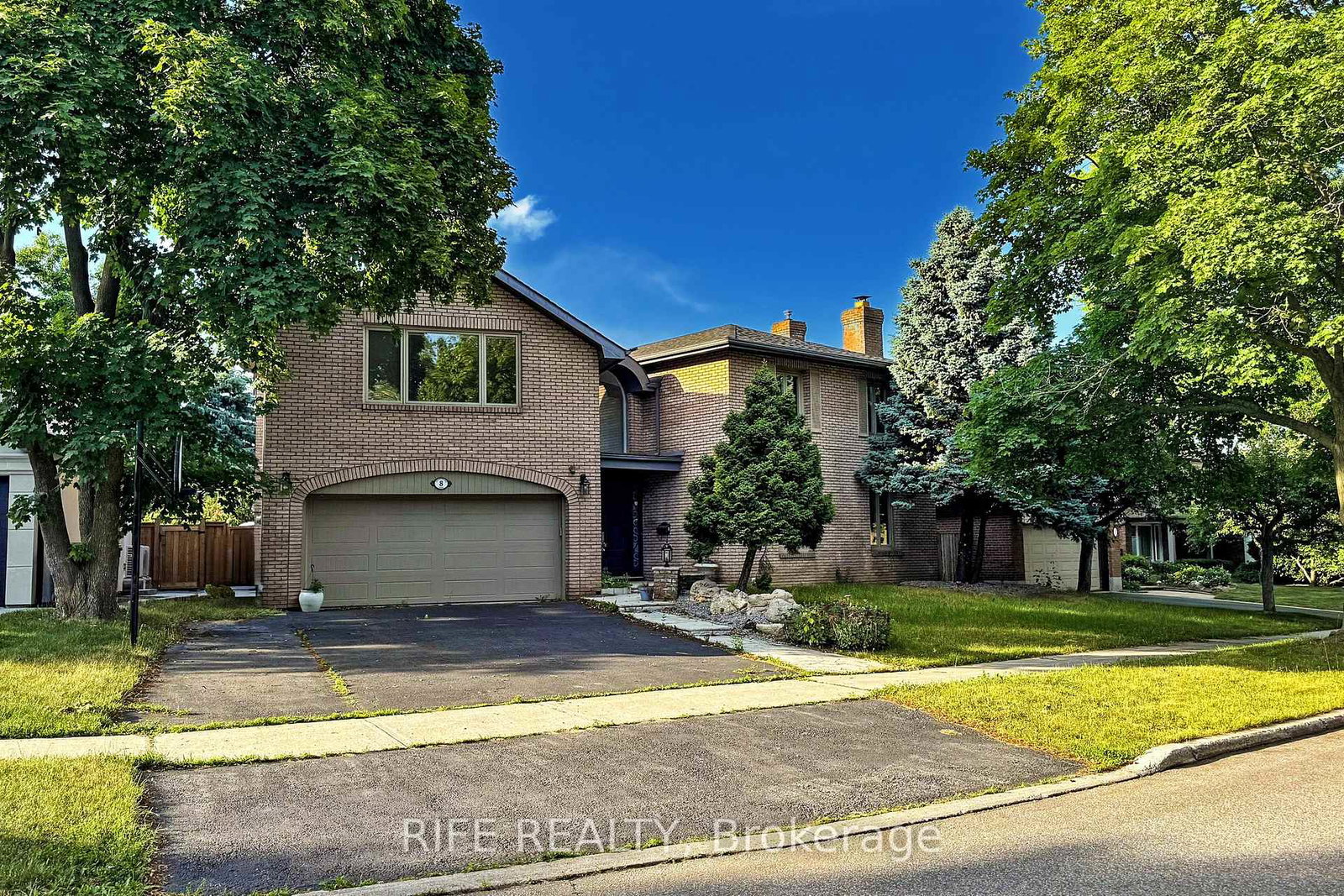 8-elliotwood-court-north-york-ontario-c12655394