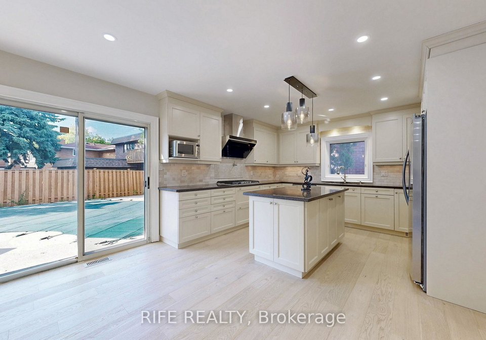 8-elliotwood-court-north-york-ontario-c12655394