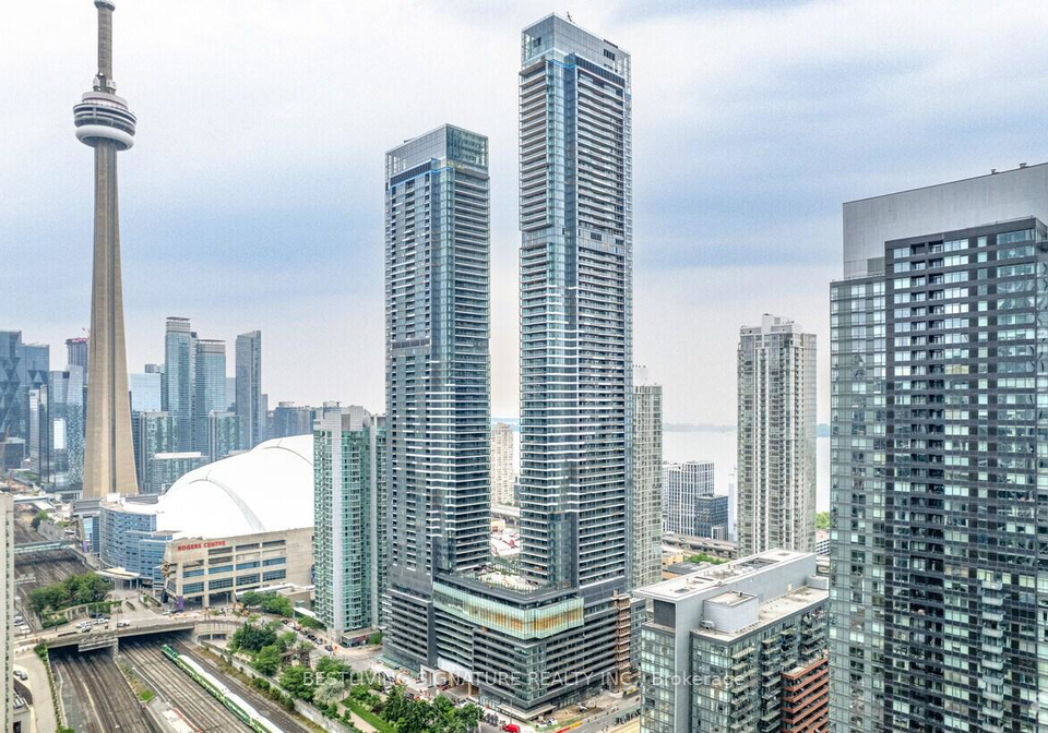 3-concord-cityplace-way-toronto-ontario-c12655560