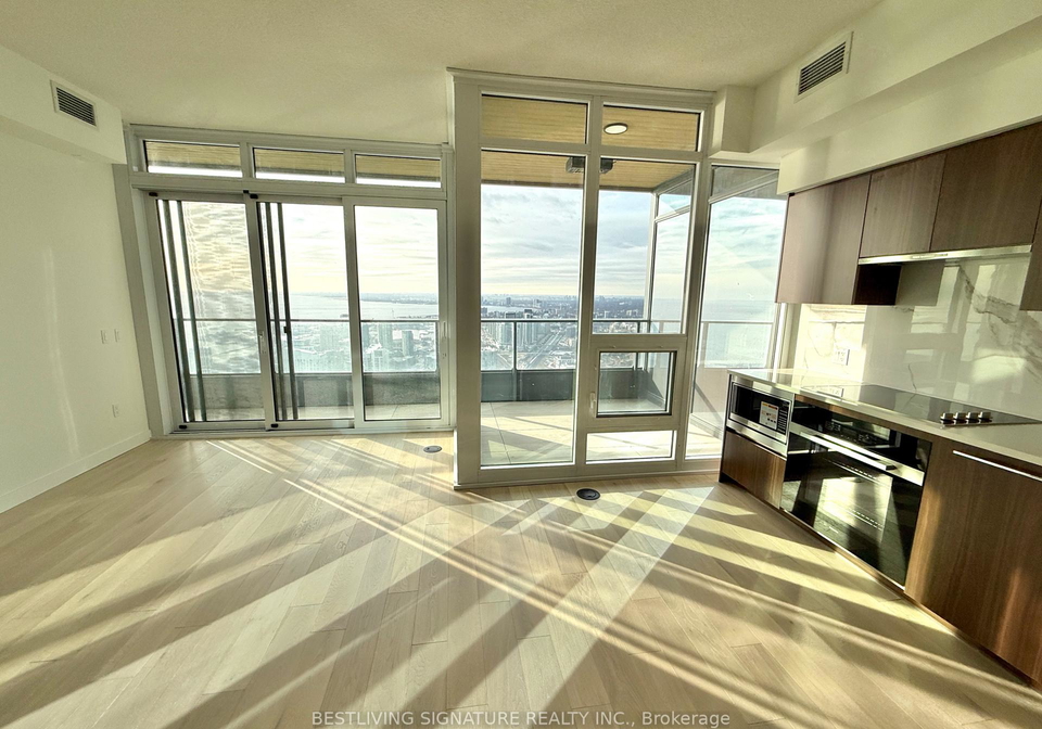 3-concord-cityplace-way-toronto-ontario-c12655560