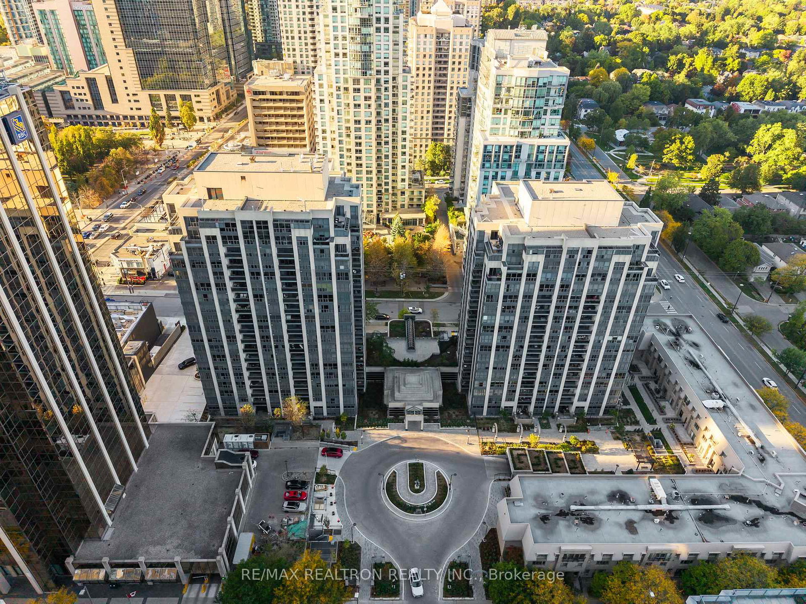 18-hollywood-avenue-north-york-ontario-c12656652
