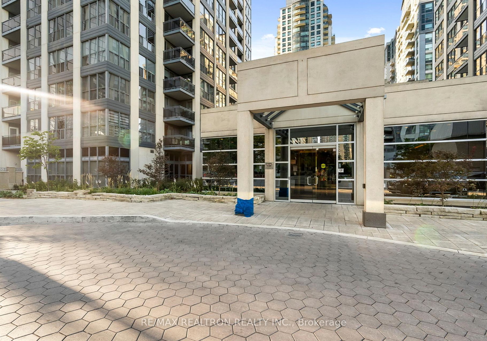 18-hollywood-avenue-north-york-ontario-c12656652