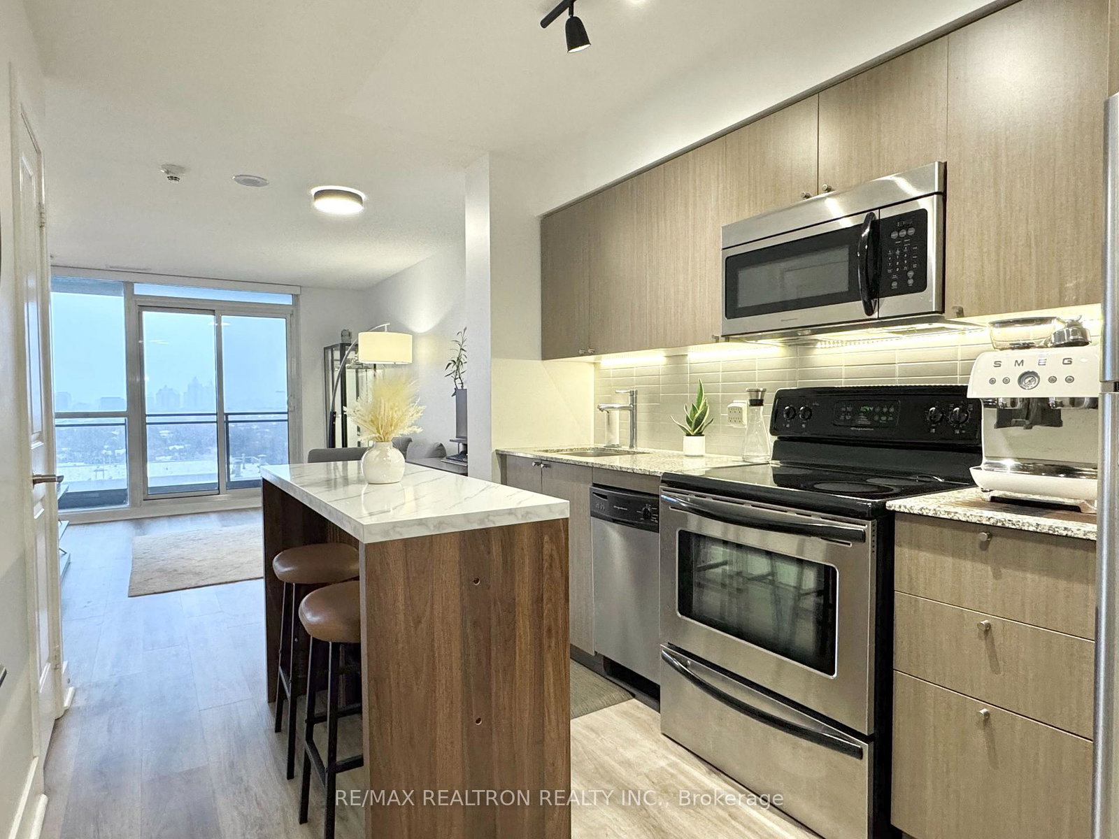 23-sheppard-avenue-e-north-york-ontario-c12657302
