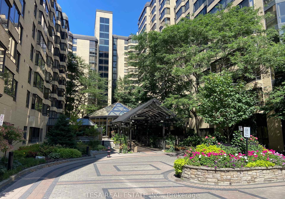 211-st-patrick-street-toronto-ontario-c12657946