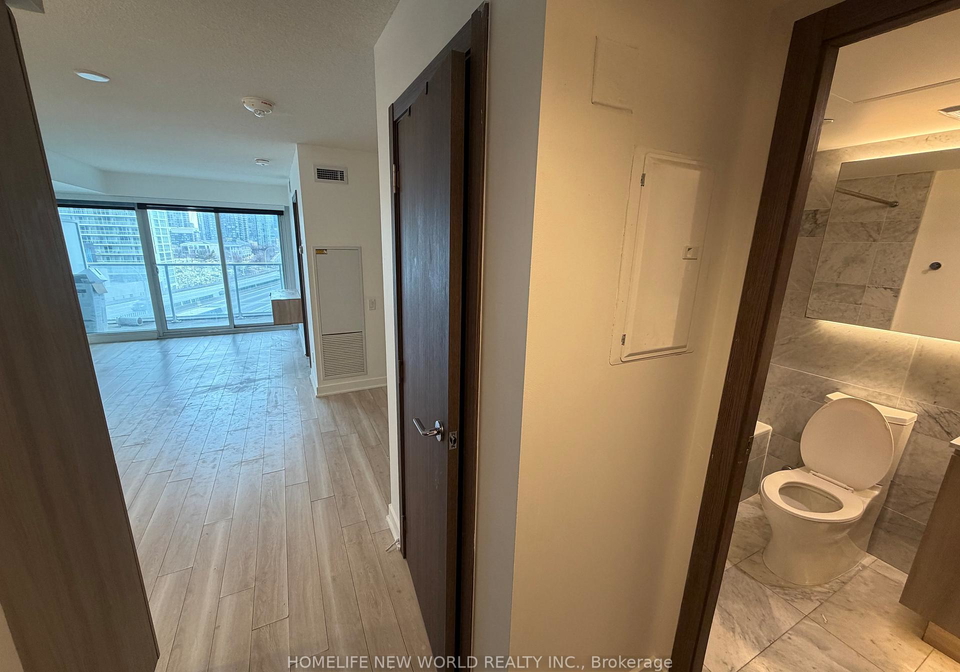 19-bathurst-street-toronto-ontario-c12658164